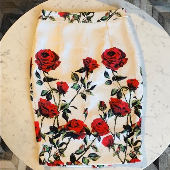 L'Atiste Floral Crop Top Skirt Set